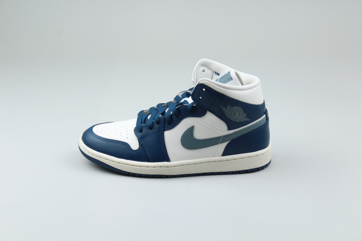 New balance sneakers Air Jordan 1 Mid 'Blue Ozone' (W)